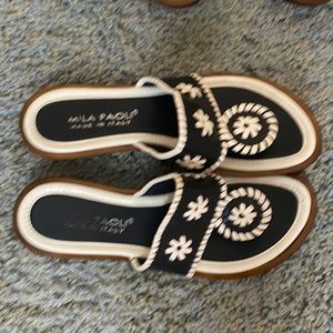 Women’s sandals. Size 7